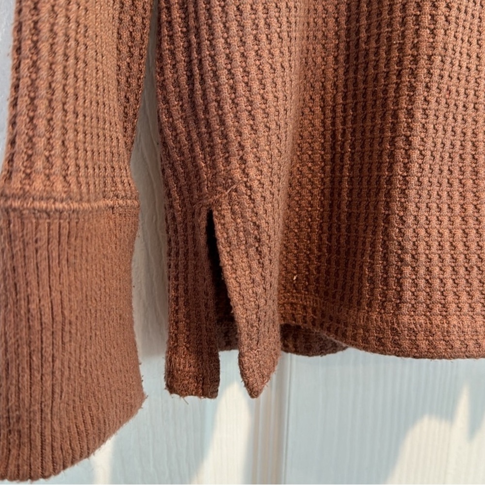 Abercrombie & Fitch VNeck Ribbed Brown SweaterTop - Picture 5 of 6